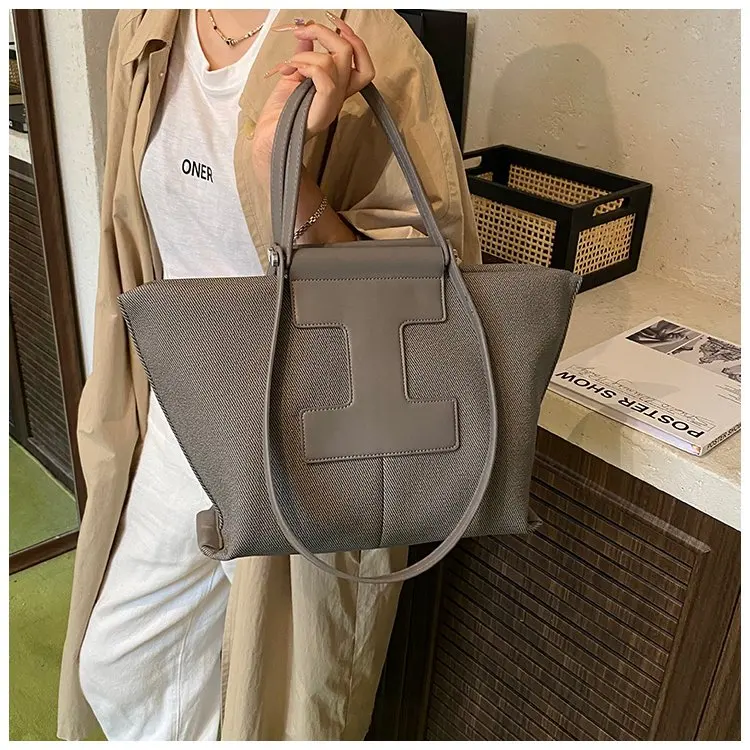 Wardrobe Staple Designer Diaper Bag For Women Luxury Leather Tote Elegant Crossbody Bag Stylish Essential