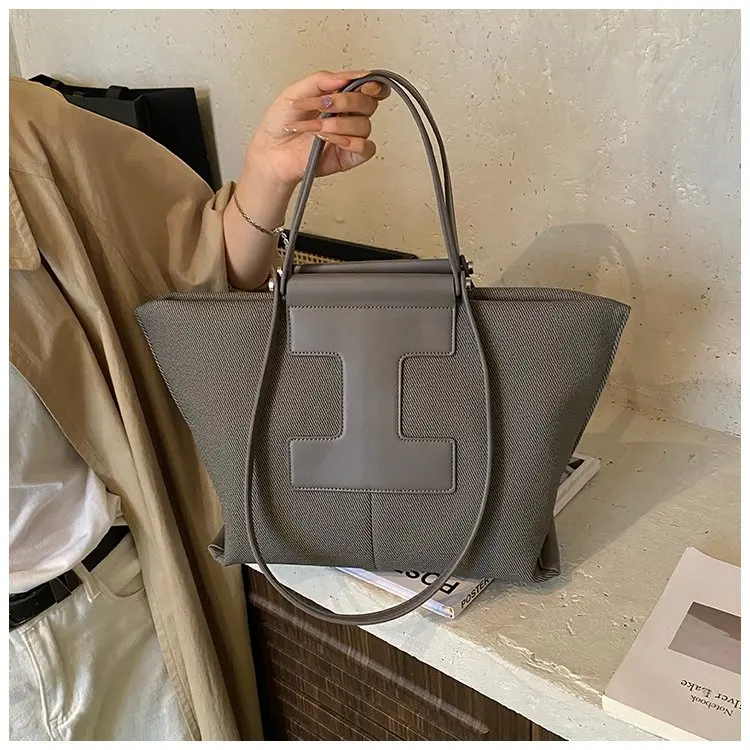 Wardrobe Staple Designer Diaper Bag For Women Luxury Leather Tote Elegant Crossbody Bag Stylish Essential