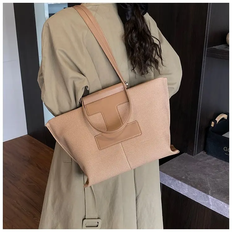 Wardrobe Staple Designer Diaper Bag For Women Luxury Leather Tote Elegant Crossbody Bag Stylish Essential