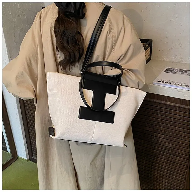 Wardrobe Staple Designer Diaper Bag For Women Luxury Leather Tote Elegant Crossbody Bag Stylish Essential