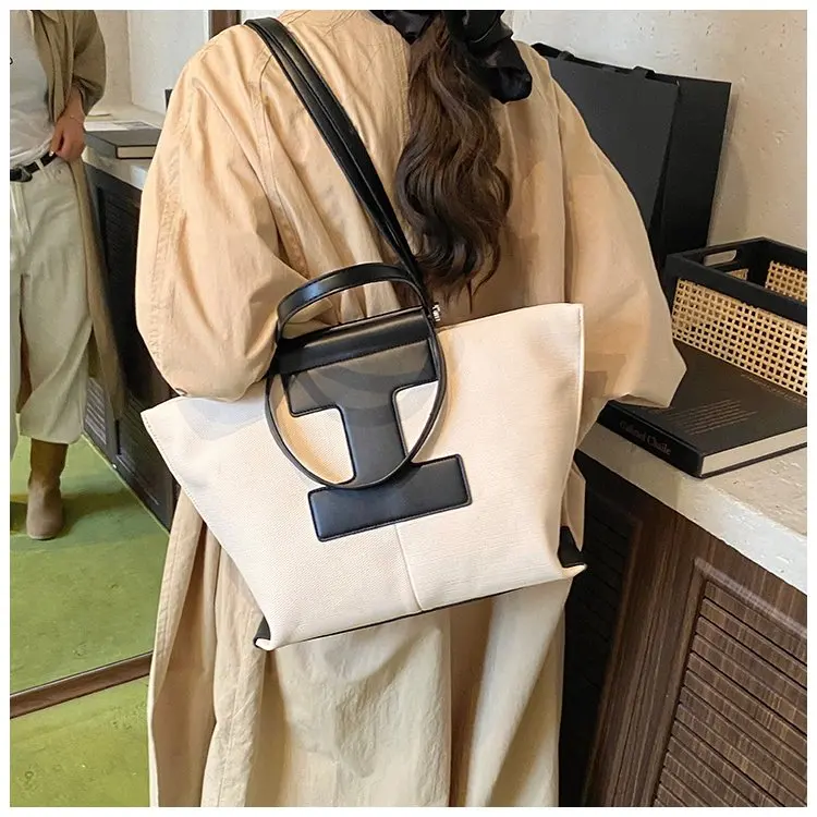 Wardrobe Staple Designer Diaper Bag For Women Luxury Leather Tote Elegant Crossbody Bag Stylish Essential
