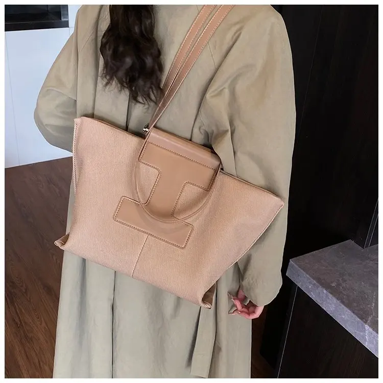 Wardrobe Staple Designer Diaper Bag For Women Luxury Leather Tote Elegant Crossbody Bag Stylish Essential