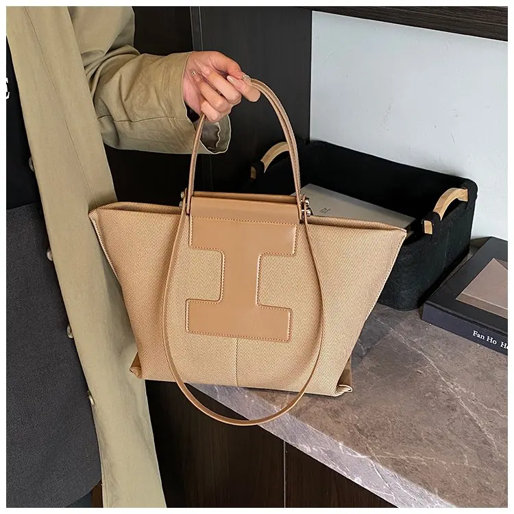 Wardrobe Staple Designer Diaper Bag For Women Luxury Leather Tote Elegant Crossbody Bag Stylish Essential