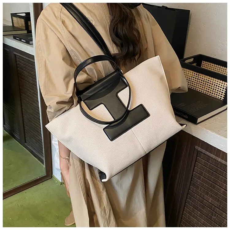 Wardrobe Staple Designer Diaper Bag For Women Luxury Leather Tote Elegant Crossbody Bag Stylish Essential