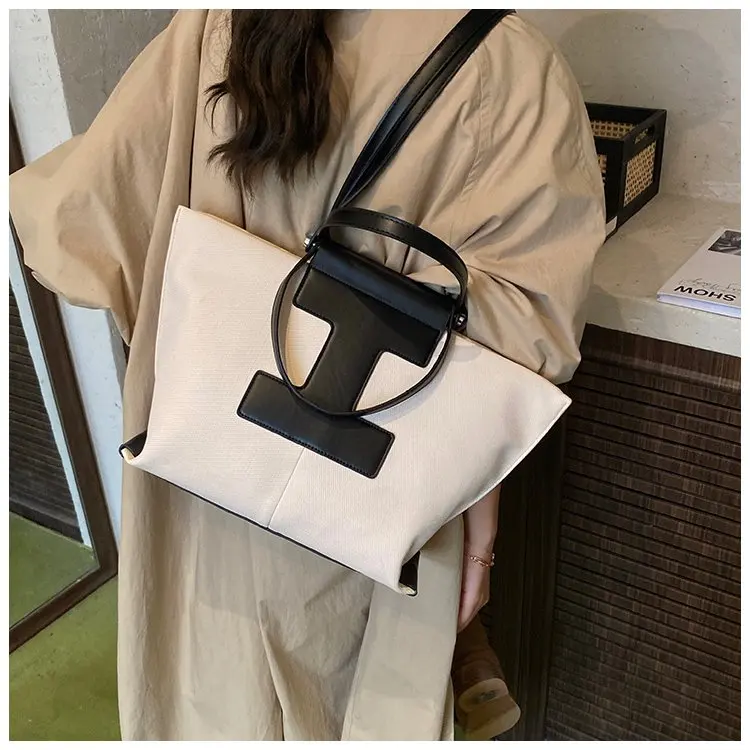 Wardrobe Staple Designer Diaper Bag For Women Luxury Leather Tote Elegant Crossbody Bag Stylish Essential