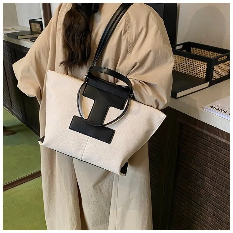 Wardrobe Staple Designer Diaper Bag For Women Luxury Leather Tote Elegant Crossbody Bag Stylish Essential