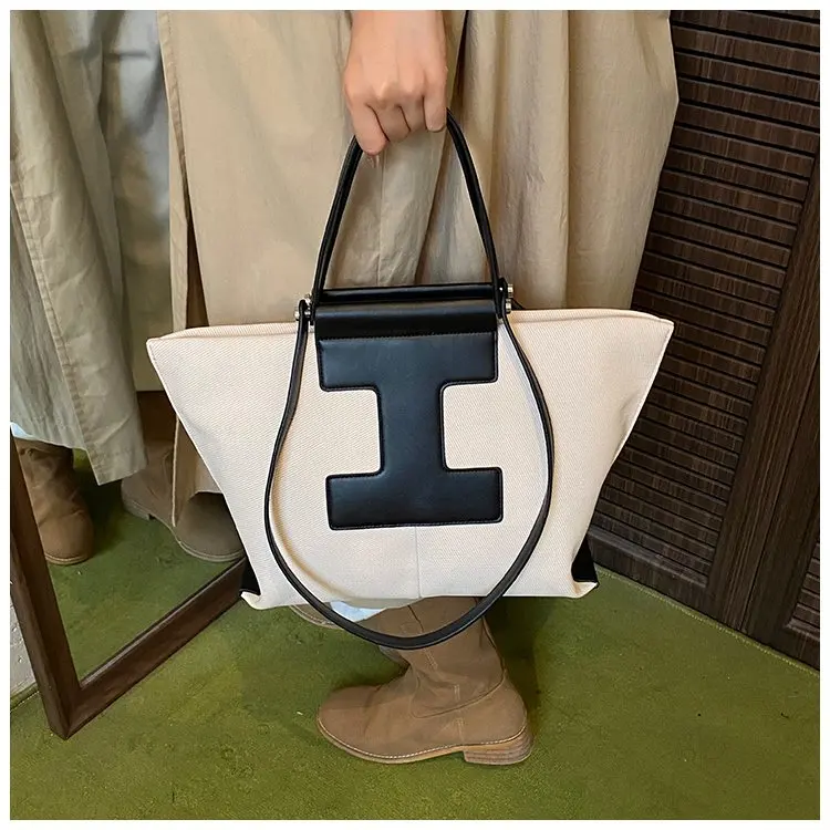Wardrobe Staple Designer Diaper Bag For Women Luxury Leather Tote Elegant Crossbody Bag Stylish Essential