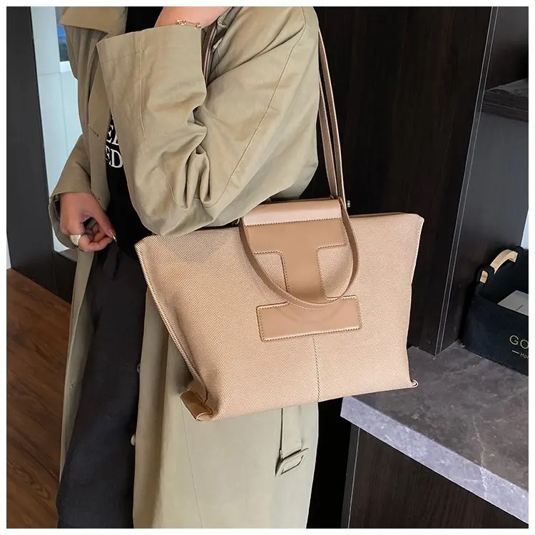 Wardrobe Staple Designer Diaper Bag For Women Luxury Leather Tote Elegant Crossbody Bag Stylish Essential