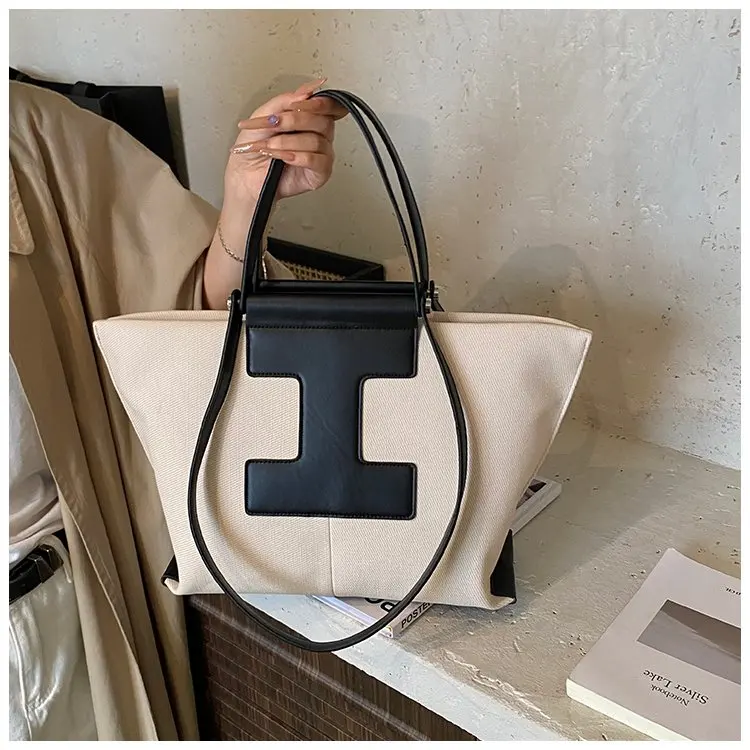 Wardrobe Staple Designer Diaper Bag For Women Luxury Leather Tote Elegant Crossbody Bag Stylish Essential