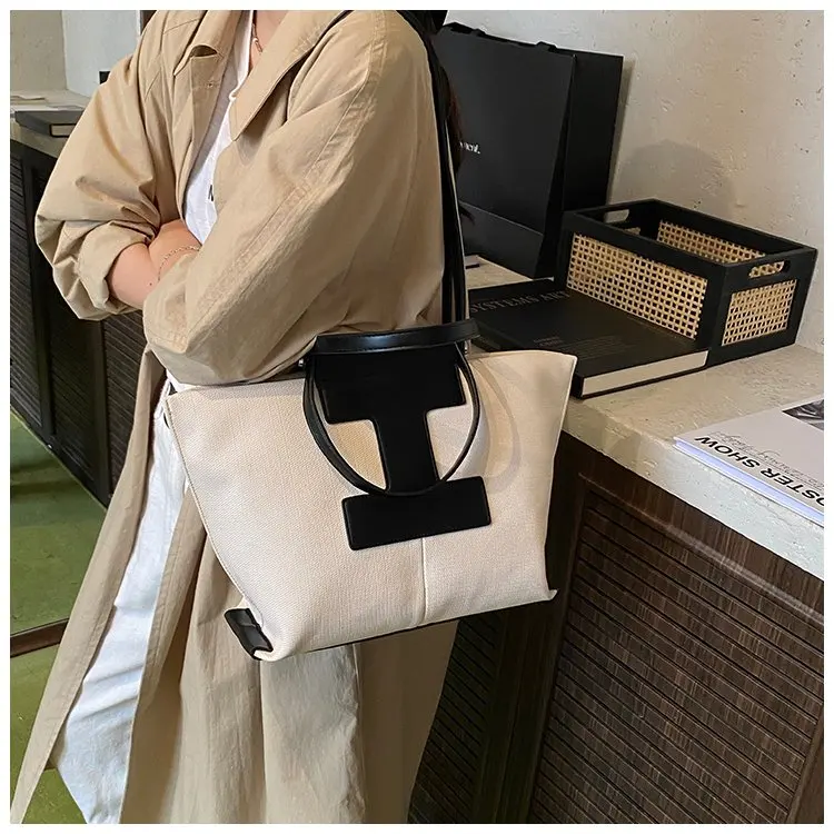 Wardrobe Staple Designer Diaper Bag For Women Luxury Leather Tote Elegant Crossbody Bag Stylish Essential