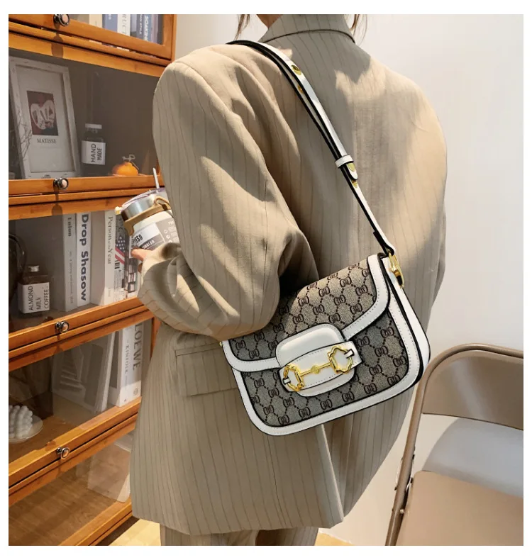 2026 Fashion Retro Saddle Bag: A Classic and Versatile Small Square Bag Suitable for Women's Daily Outings and Commutes. A Shoul