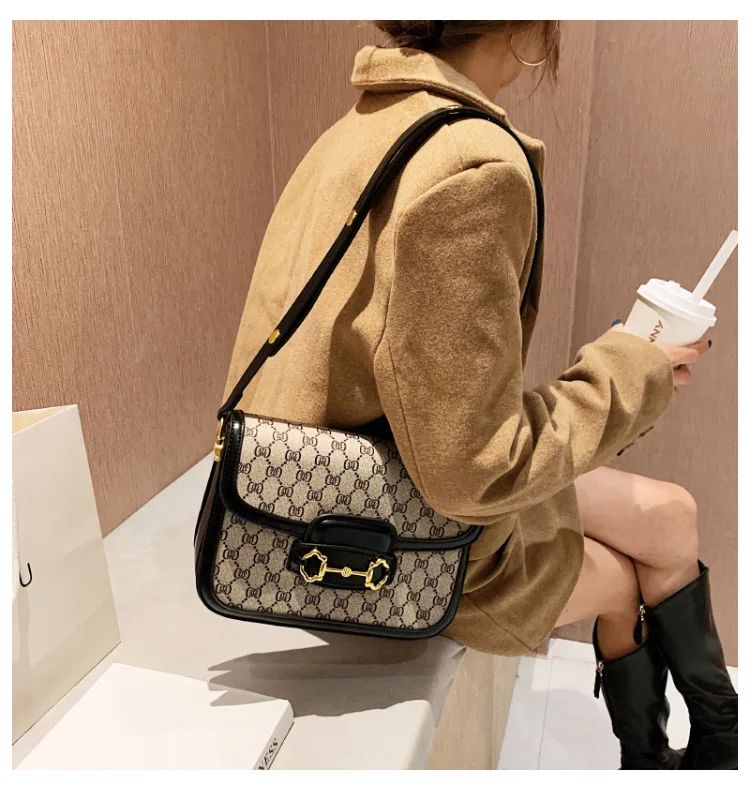 2026 Fashion Retro Saddle Bag: A Classic and Versatile Small Square Bag Suitable for Women's Daily Outings and Commutes. A Shoul