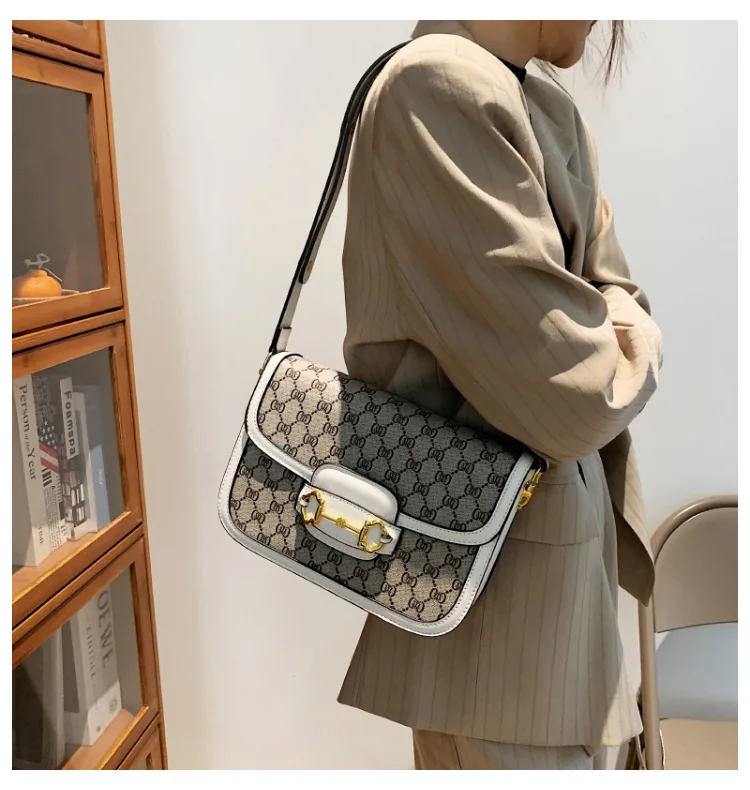 2026 Fashion Retro Saddle Bag: A Classic and Versatile Small Square Bag Suitable for Women's Daily Outings and Commutes. A Shoul