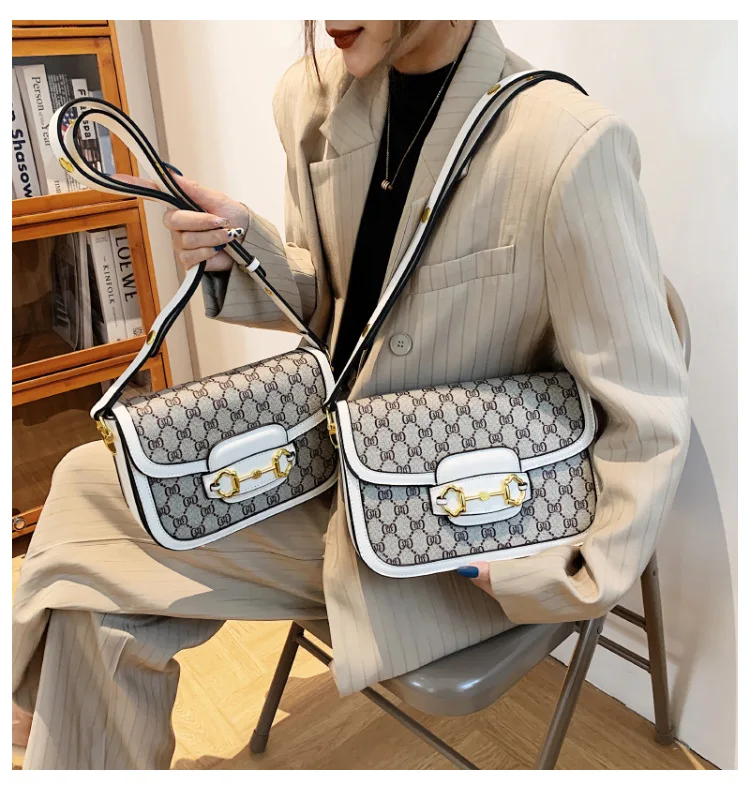 2026 Fashion Retro Saddle Bag: A Classic and Versatile Small Square Bag Suitable for Women's Daily Outings and Commutes. A Shoul