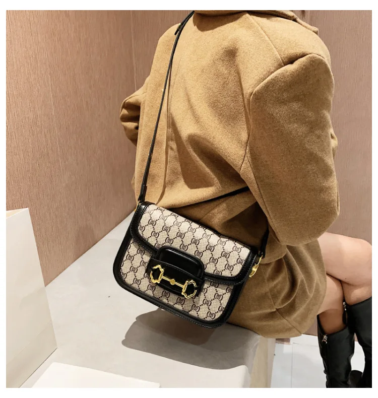 2026 Fashion Retro Saddle Bag: A Classic and Versatile Small Square Bag Suitable for Women's Daily Outings and Commutes. A Shoul