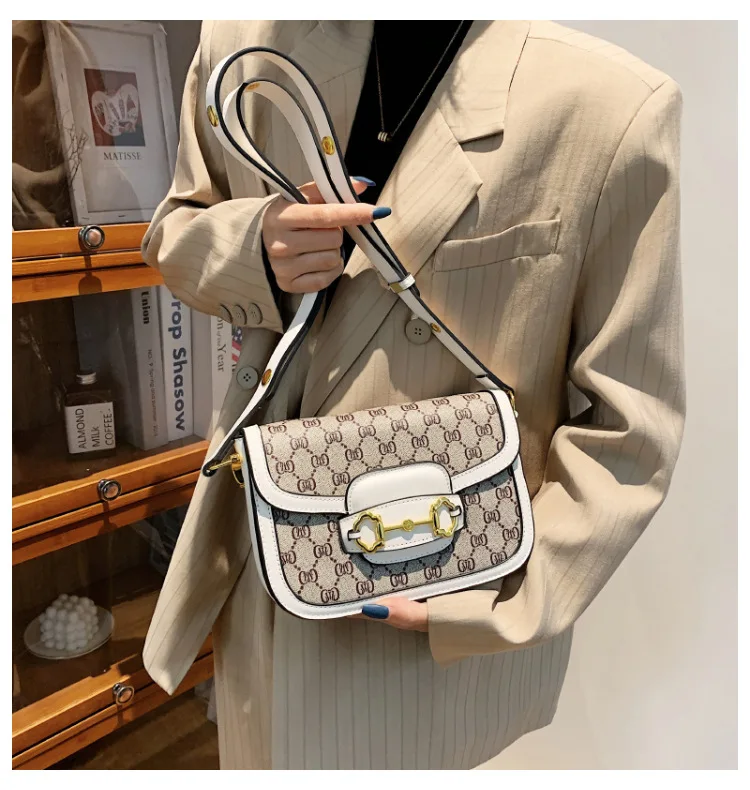 2026 Fashion Retro Saddle Bag: A Classic and Versatile Small Square Bag Suitable for Women's Daily Outings and Commutes. A Shoul