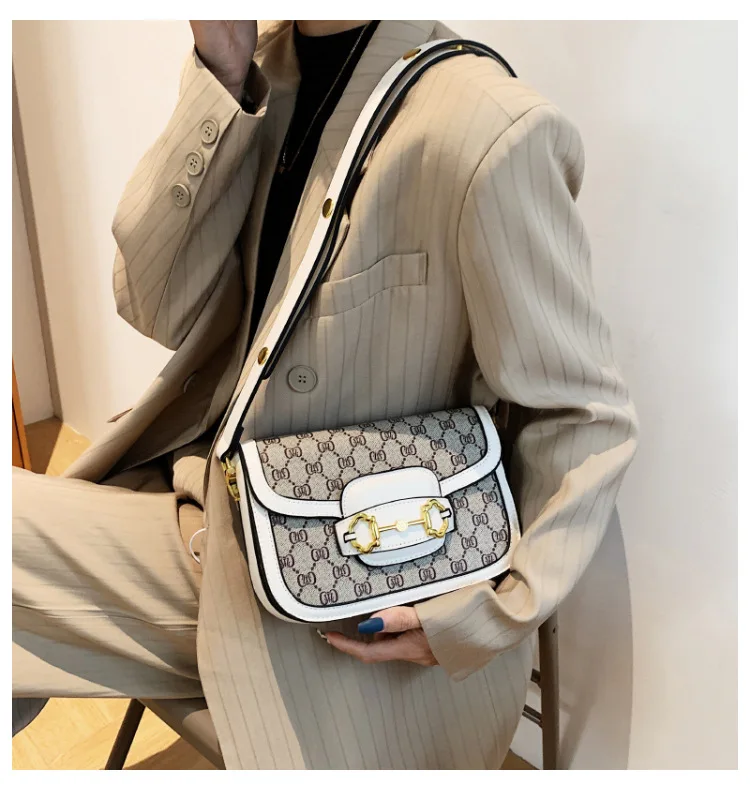 2026 Fashion Retro Saddle Bag: A Classic and Versatile Small Square Bag Suitable for Women's Daily Outings and Commutes. A Shoul