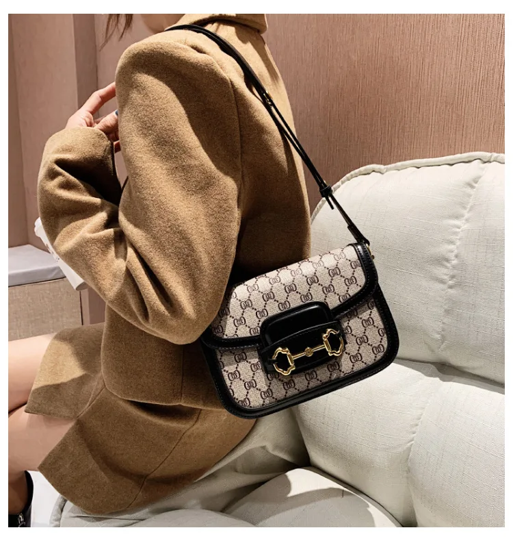 2026 Fashion Retro Saddle Bag: A Classic and Versatile Small Square Bag Suitable for Women's Daily Outings and Commutes. A Shoul