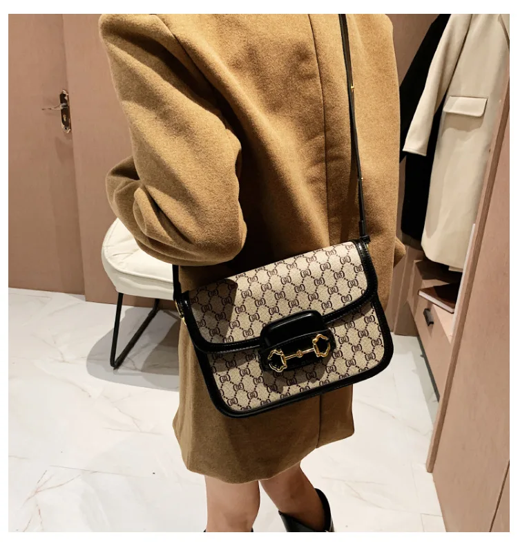 2026 Fashion Retro Saddle Bag: A Classic and Versatile Small Square Bag Suitable for Women's Daily Outings and Commutes. A Shoul