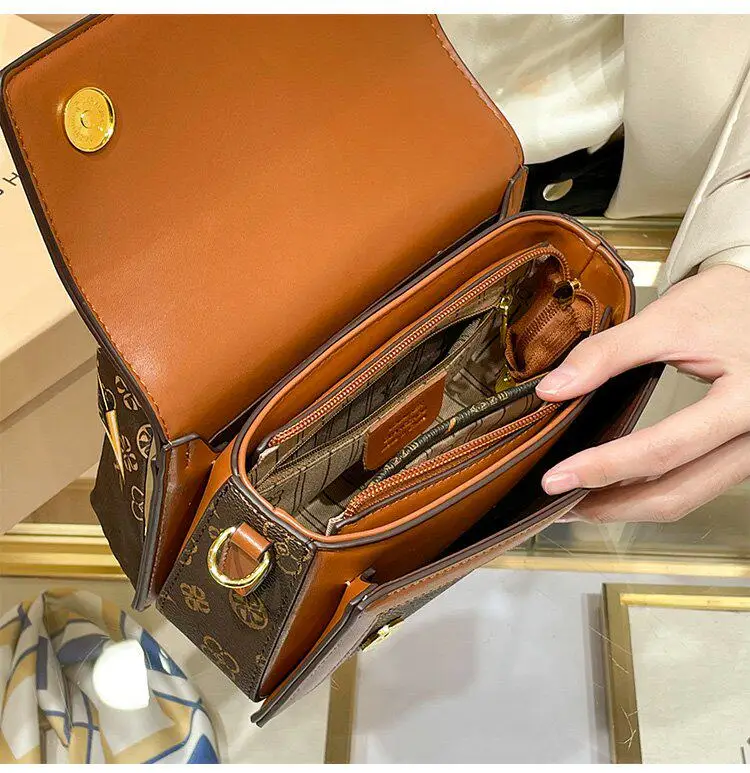 Classic Chic Women's Diaper Bag Elegant Leather Large Capacity Designer Tote Luxury Minimalist Vintage Fashionable Commuter Bag