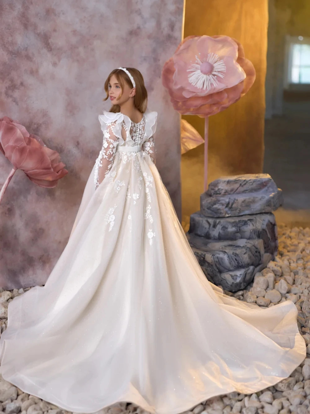Charming Lace Appliques 3D Flower Girls Dresses For Wedding Party Exquisite Sequined Pearls Full Sleeve Kids Princess Gown