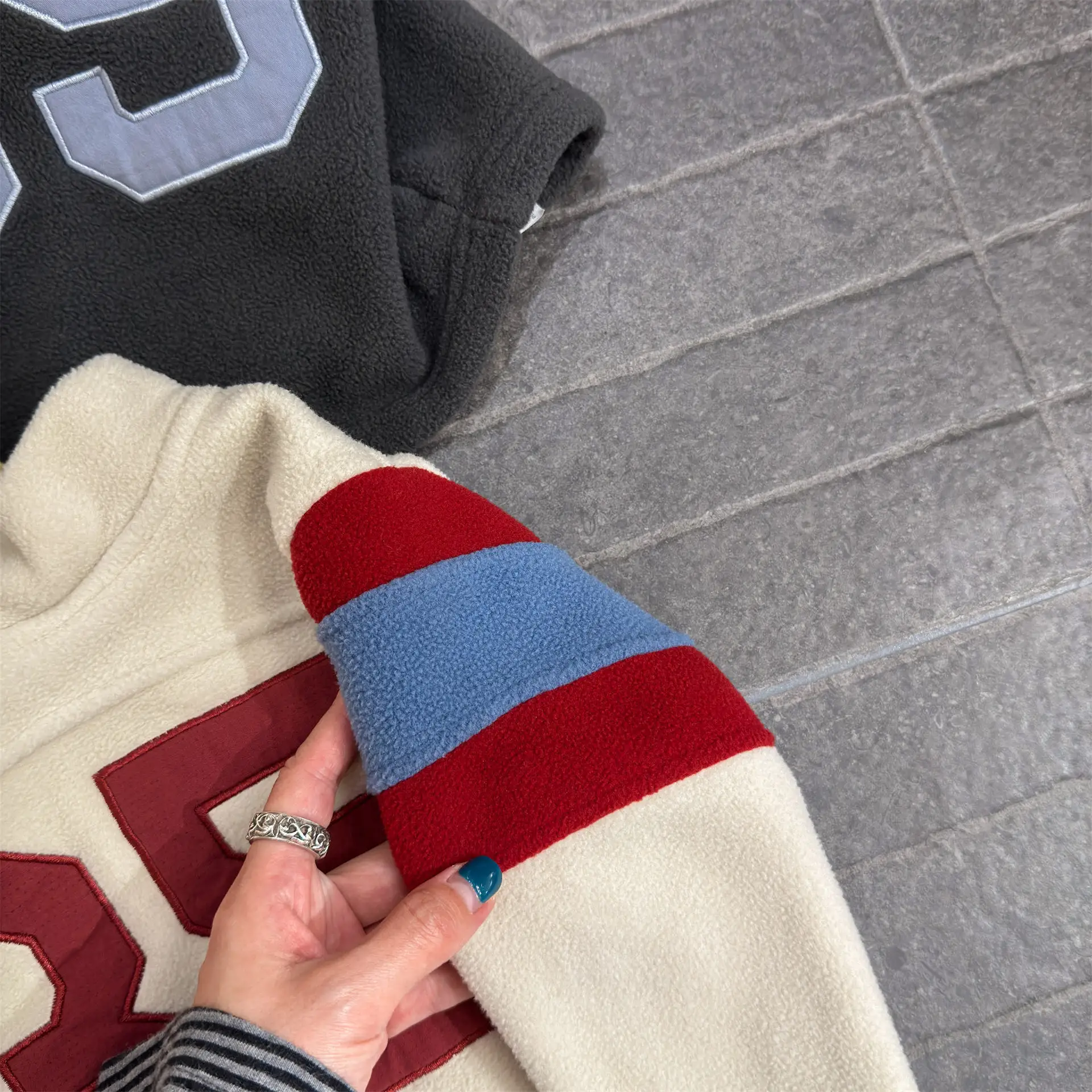 2025 Winter New Children Fleece Sweatshirt Baby Fashion Letter Tops Boys Girls Warm Pullover Baby Long Sleeve Casual Sweatshirt