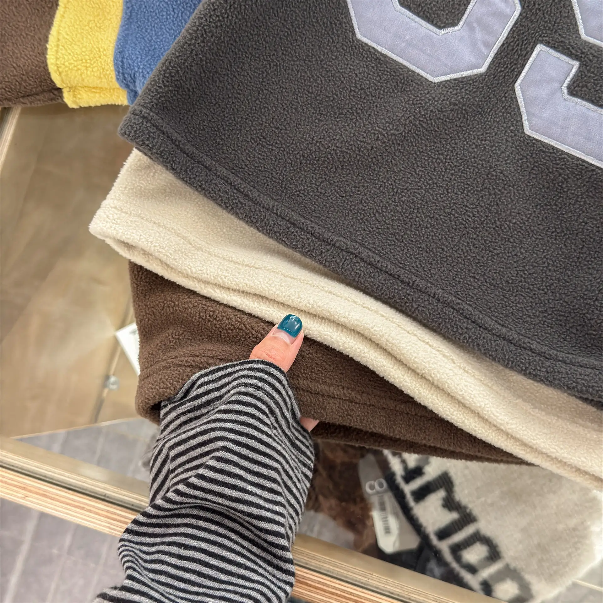 2025 Winter New Children Fleece Sweatshirt Baby Fashion Letter Tops Boys Girls Warm Pullover Baby Long Sleeve Casual Sweatshirt