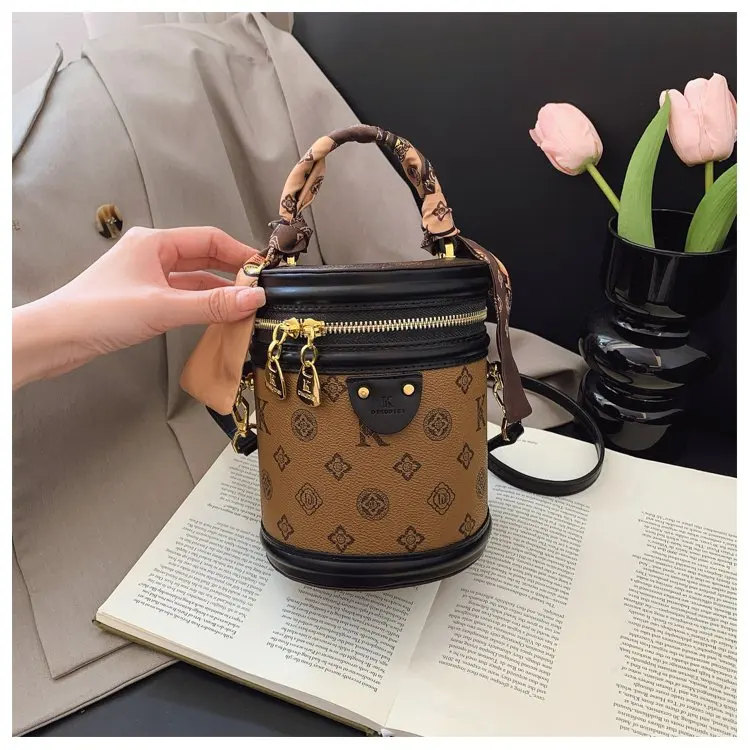 Trendy Design Simple Unique Leisure Diaper Bags For Ladies Luxury Brand Elegant Crossbody Leather Commuter Bag