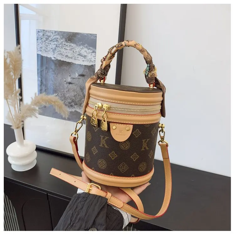 Trendy Design Simple Unique Leisure Diaper Bags For Ladies Luxury Brand Elegant Crossbody Leather Commuter Bag