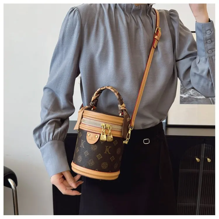 Trendy Design Simple Unique Leisure Diaper Bags For Ladies Luxury Brand Elegant Crossbody Leather Commuter Bag