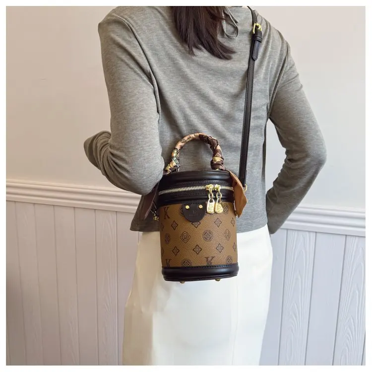 Trendy Design Simple Unique Leisure Diaper Bags For Ladies Luxury Brand Elegant Crossbody Leather Commuter Bag