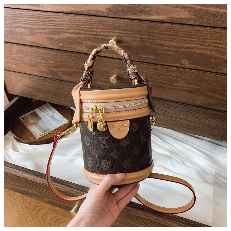 Trendy Design Simple Unique Leisure Diaper Bags For Ladies Luxury Brand Elegant Crossbody Leather Commuter Bag