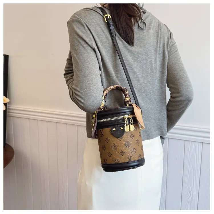 Trendy Design Simple Unique Leisure Diaper Bags For Ladies Luxury Brand Elegant Crossbody Leather Commuter Bag