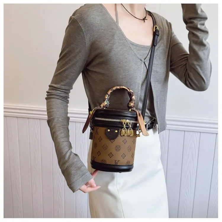 Trendy Design Simple Unique Leisure Diaper Bags For Ladies Luxury Brand Elegant Crossbody Leather Commuter Bag