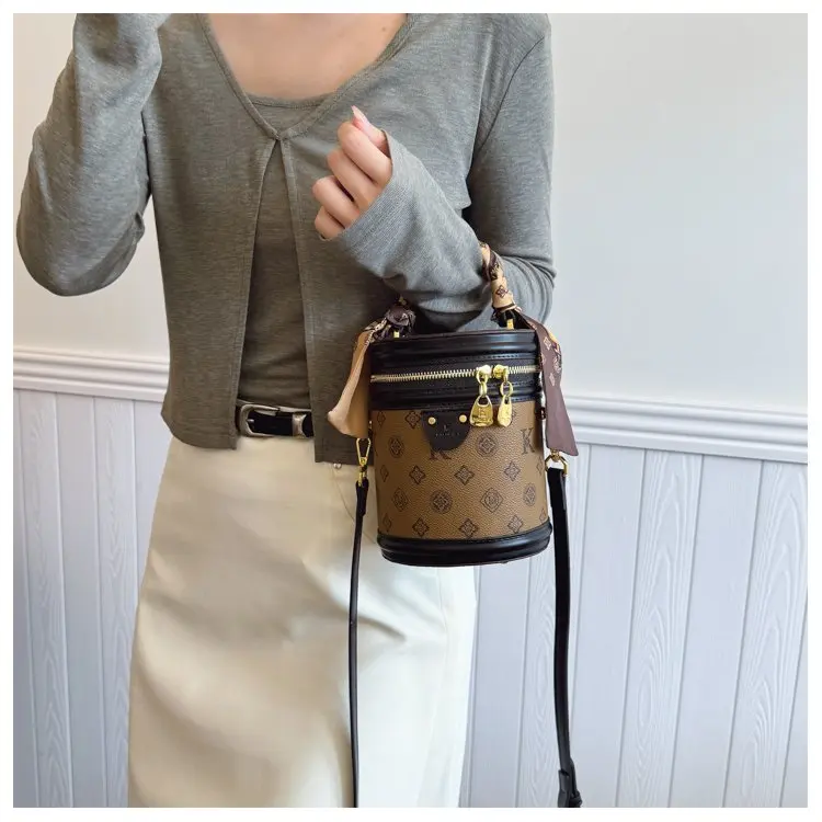 Trendy Design Simple Unique Leisure Diaper Bags For Ladies Luxury Brand Elegant Crossbody Leather Commuter Bag