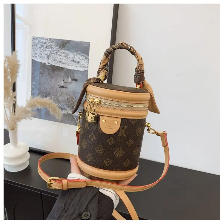 Trendy Design Simple Unique Leisure Diaper Bags For Ladies Luxury Brand Elegant Crossbody Leather Commuter Bag
