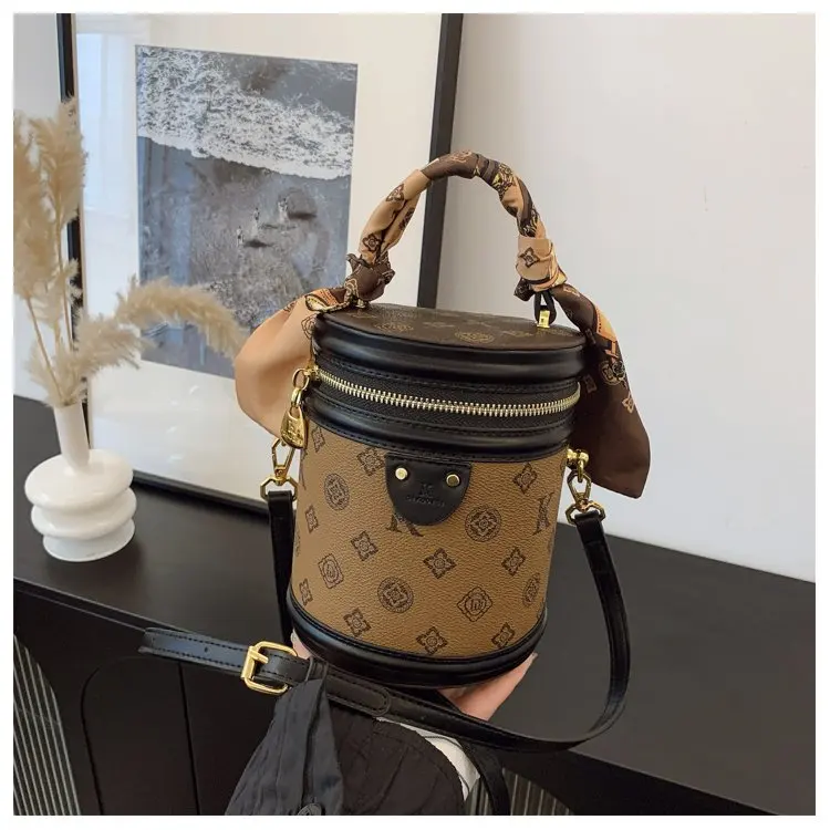 Trendy Design Simple Unique Leisure Diaper Bags For Ladies Luxury Brand Elegant Crossbody Leather Commuter Bag