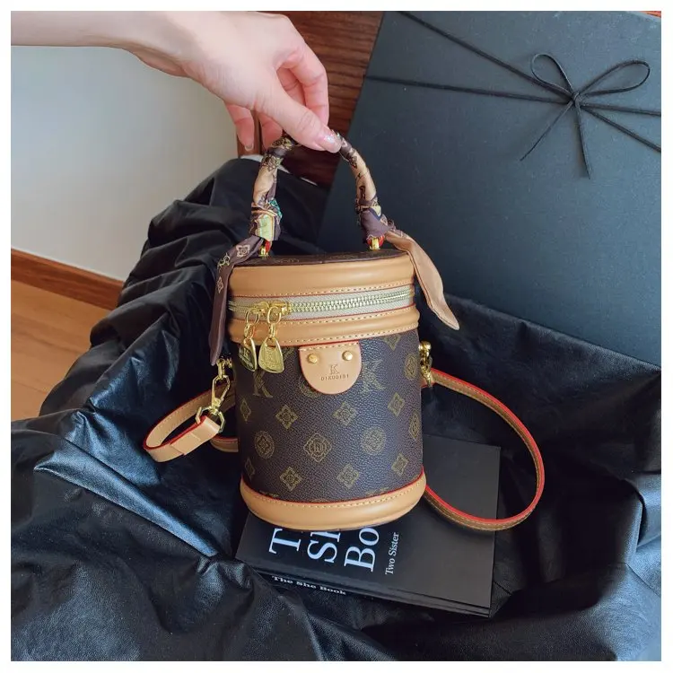Trendy Design Simple Unique Leisure Diaper Bags For Ladies Luxury Brand Elegant Crossbody Leather Commuter Bag