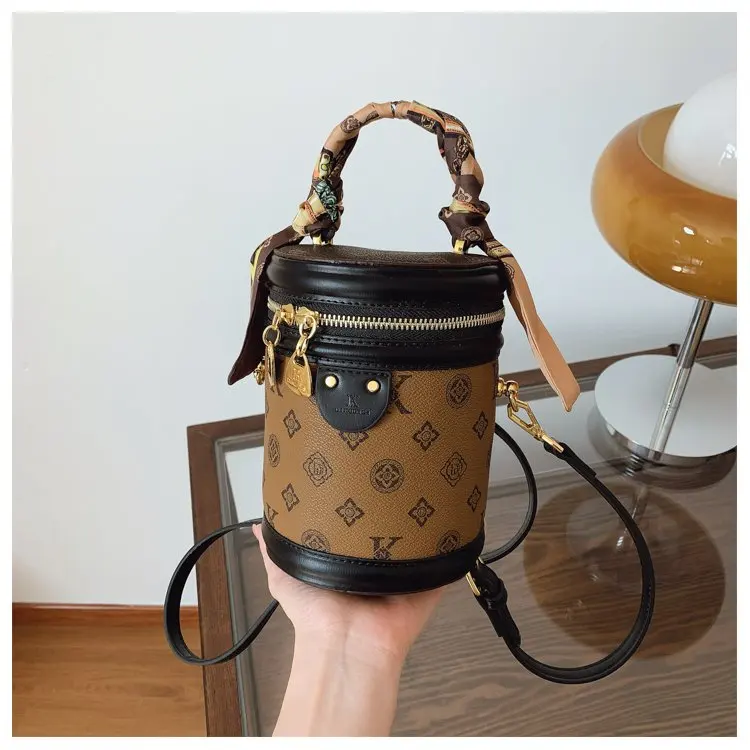 Trendy Design Simple Unique Leisure Diaper Bags For Ladies Luxury Brand Elegant Crossbody Leather Commuter Bag