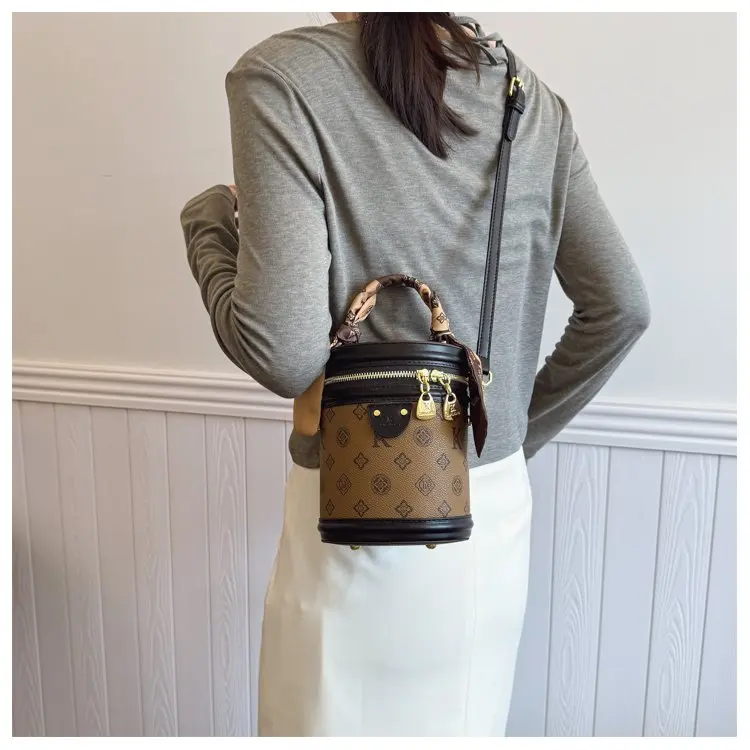 Trendy Design Simple Unique Leisure Diaper Bags For Ladies Luxury Brand Elegant Crossbody Leather Commuter Bag