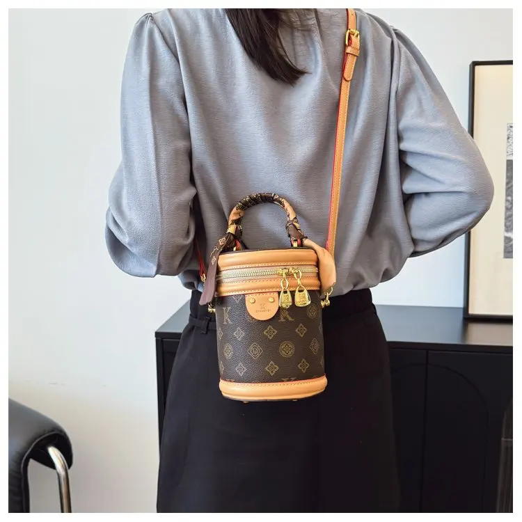 Trendy Design Simple Unique Leisure Diaper Bags For Ladies Luxury Brand Elegant Crossbody Leather Commuter Bag