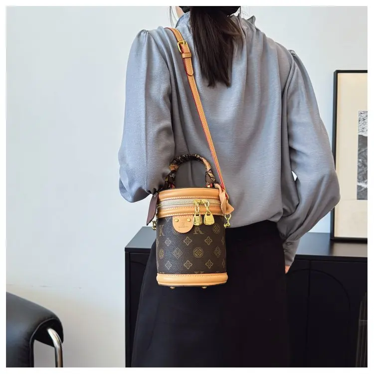 Trendy Design Simple Unique Leisure Diaper Bags For Ladies Luxury Brand Elegant Crossbody Leather Commuter Bag