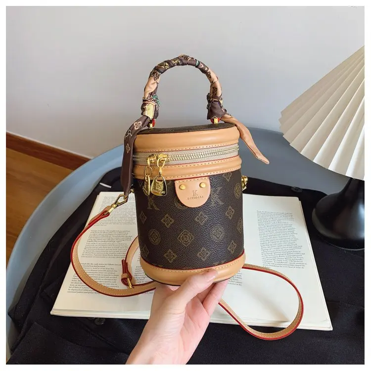 Trendy Design Simple Unique Leisure Diaper Bags For Ladies Luxury Brand Elegant Crossbody Leather Commuter Bag