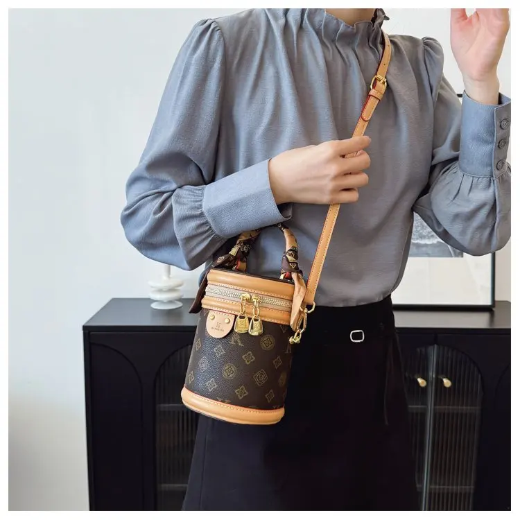 Trendy Design Simple Unique Leisure Diaper Bags For Ladies Luxury Brand Elegant Crossbody Leather Commuter Bag