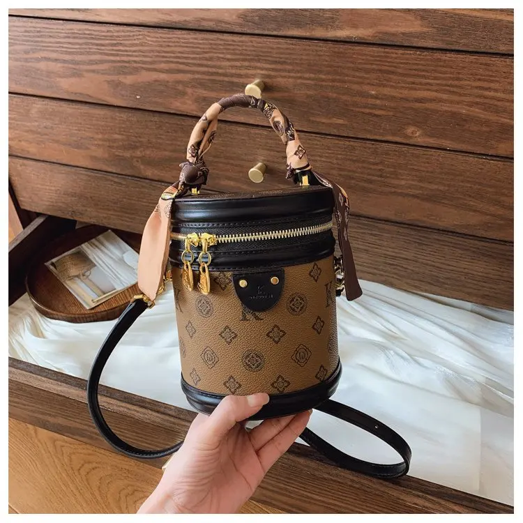 Trendy Design Simple Unique Leisure Diaper Bags For Ladies Luxury Brand Elegant Crossbody Leather Commuter Bag