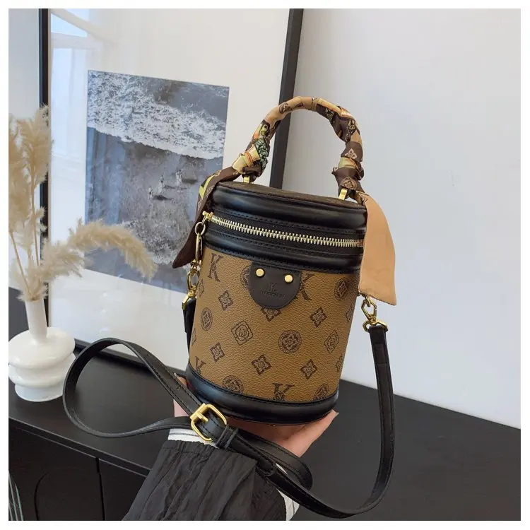 Trendy Design Simple Unique Leisure Diaper Bags For Ladies Luxury Brand Elegant Crossbody Leather Commuter Bag