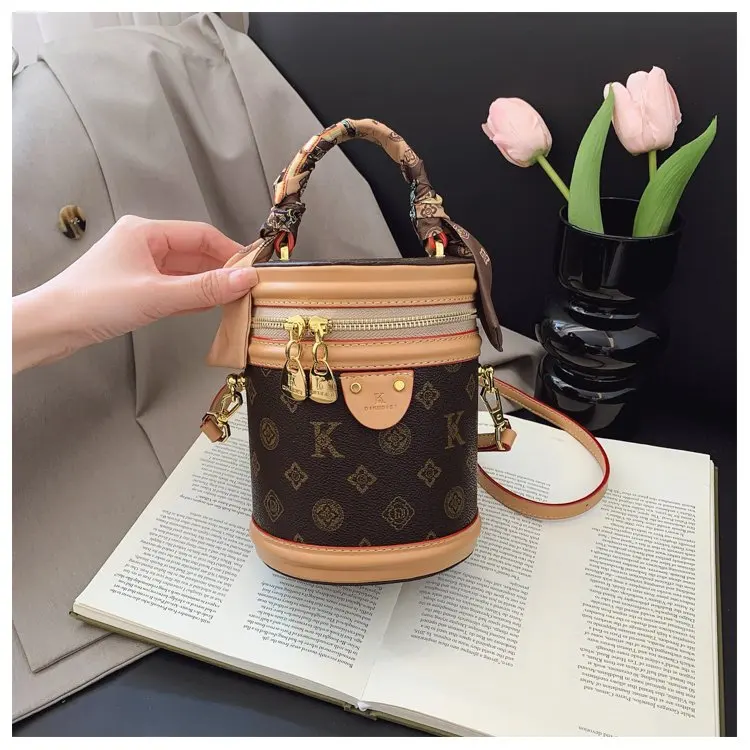 Trendy Design Simple Unique Leisure Diaper Bags For Ladies Luxury Brand Elegant Crossbody Leather Commuter Bag