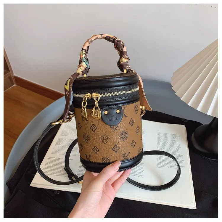 Trendy Design Simple Unique Leisure Diaper Bags For Ladies Luxury Brand Elegant Crossbody Leather Commuter Bag