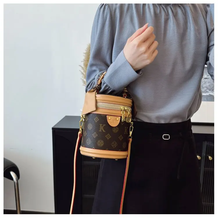 Trendy Design Simple Unique Leisure Diaper Bags For Ladies Luxury Brand Elegant Crossbody Leather Commuter Bag