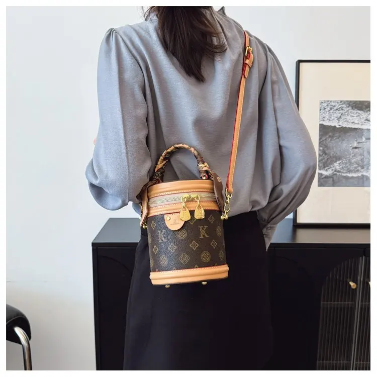 Trendy Design Simple Unique Leisure Diaper Bags For Ladies Luxury Brand Elegant Crossbody Leather Commuter Bag